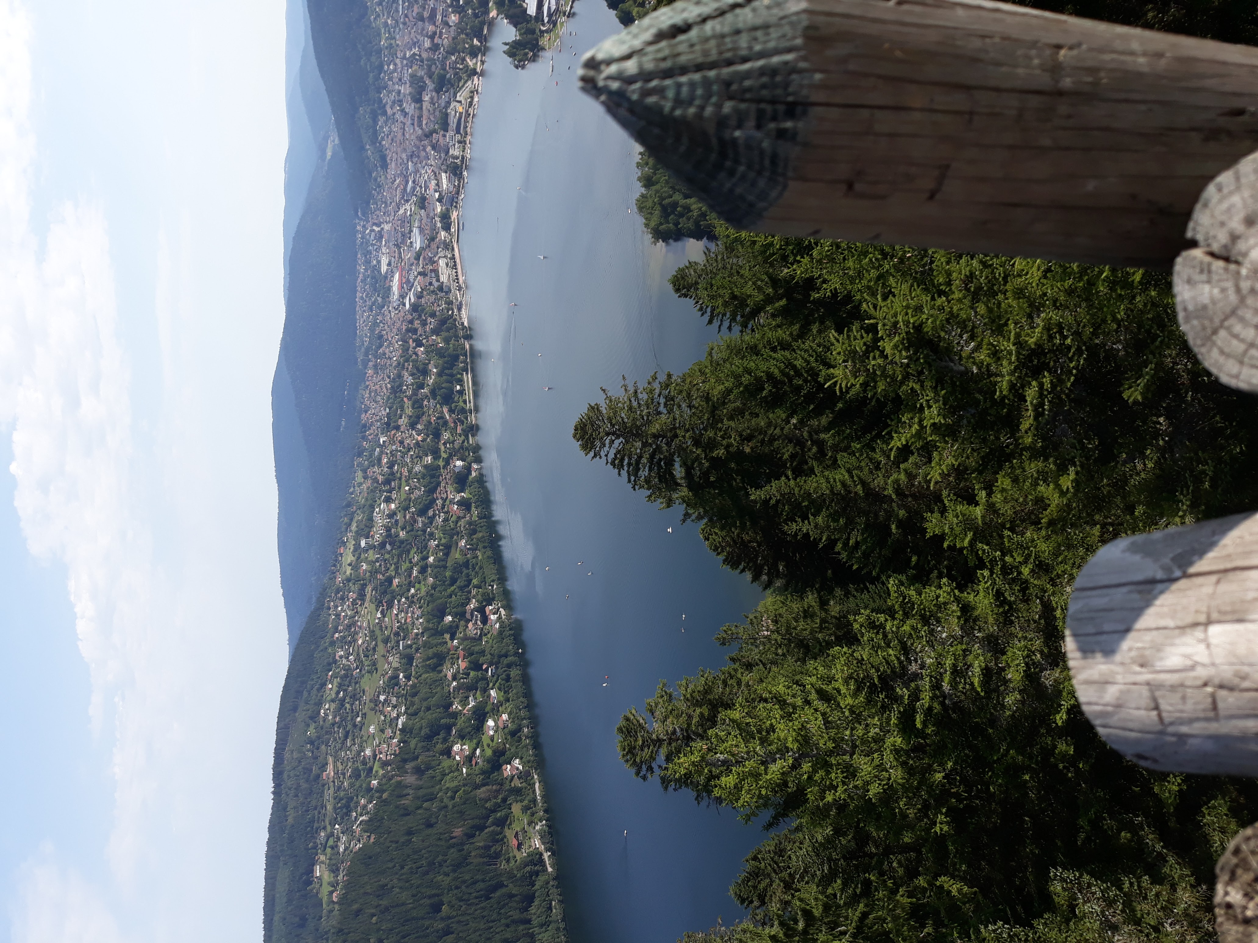 Le lac de Gérardmer vu du haut de la tour de Mérelle